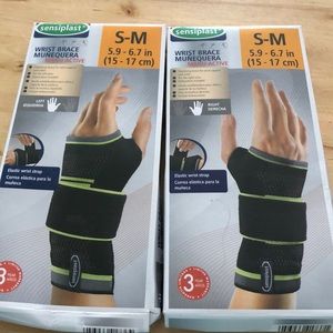 Wrist braces 1 left hand and 1 right hand